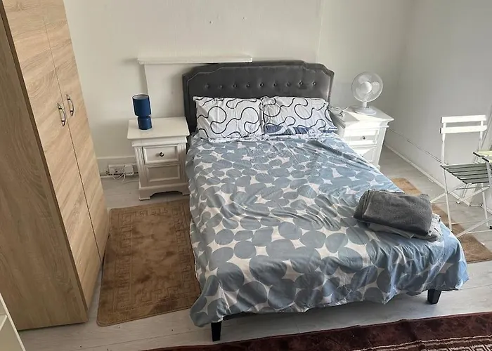 1 Bedroom Studio Central London 220