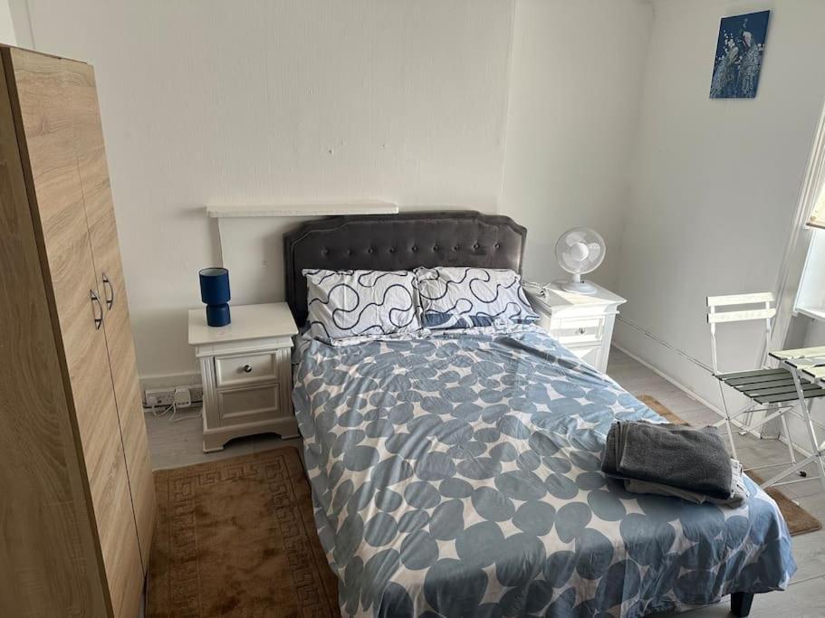 1 Bedroom 220 * Лондон