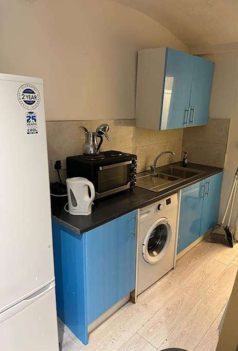 1 Bedroom 220 Апартаменты Лондон